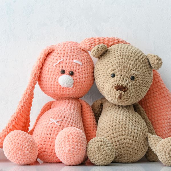 Poupons, doudous et peluches : comment choisir selon l’âge de l’enfant Image