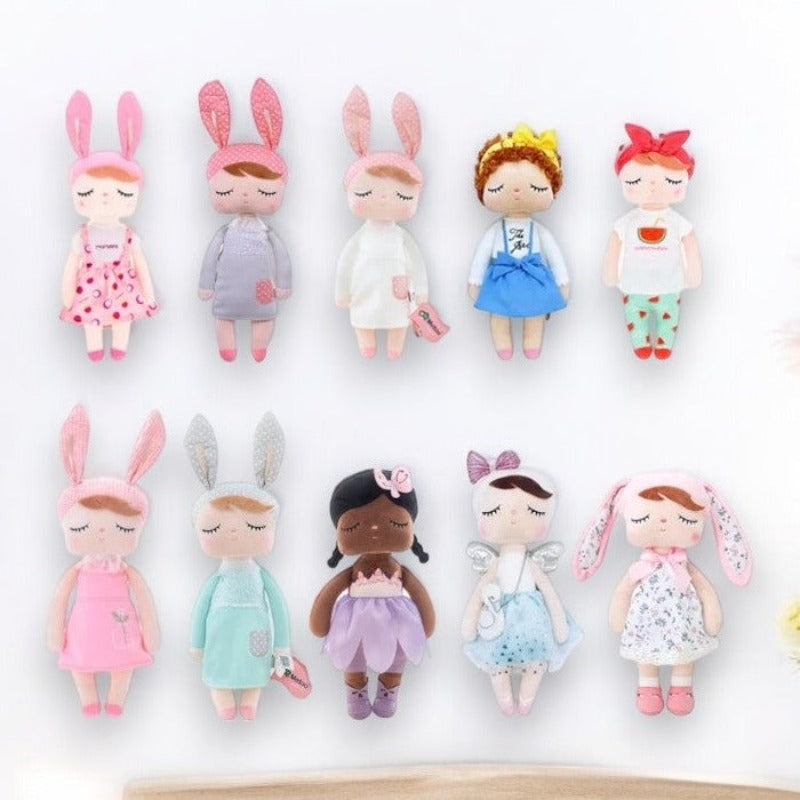 10 doudous fées dolls sont réunies sur deux ragées sur cette image.