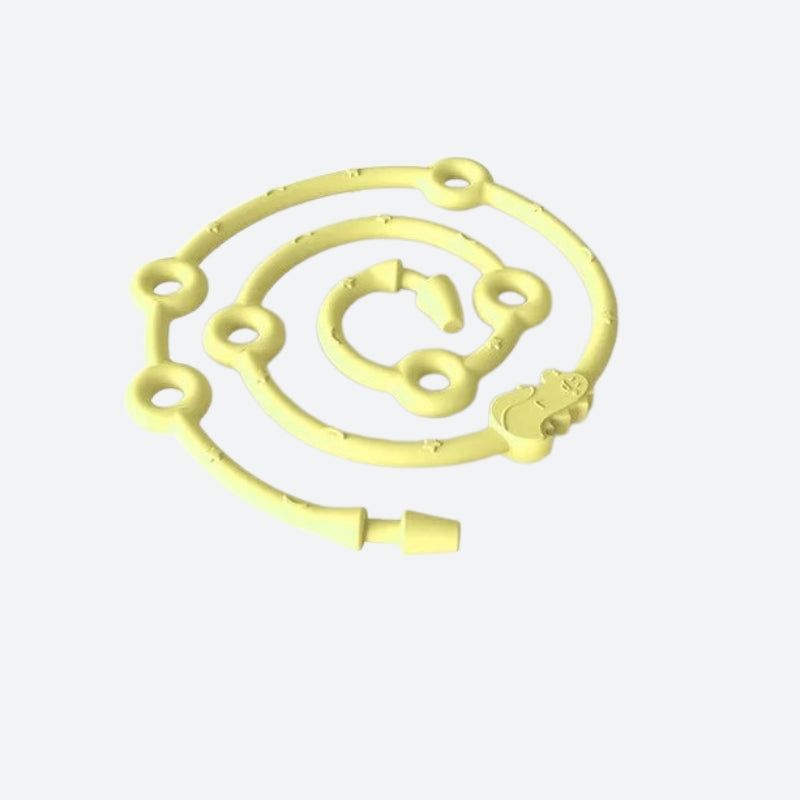 attache tétine et doudou jaune à motifs étoile et lune ainsi qu'un petit animal au milieu