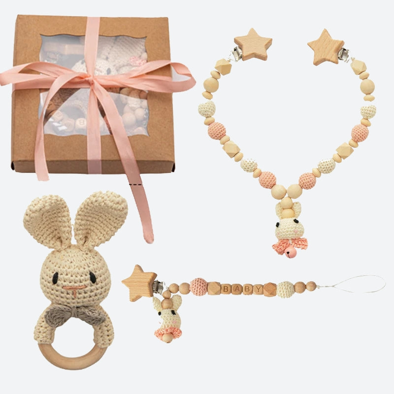 Cadeau naissance bébé 3 pièces- MARIUS avec hochet collier et bracelet