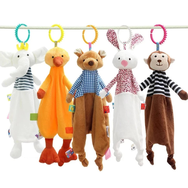 5 doudous suspendu, doudou éléphant blanc, doudou canard jaune, doudou ours brun, doudou lapin blanc, doudou singe marron. doudou ours/ doudou marron/ doudou plat/ doudou peluche/ doudou étiquettes/ doudou garçon / doudou tout doux/ doudou fille / doudou bébé/ doudou éléphant/ doudou canard / doudou ours / doudou lapin / doudou singe