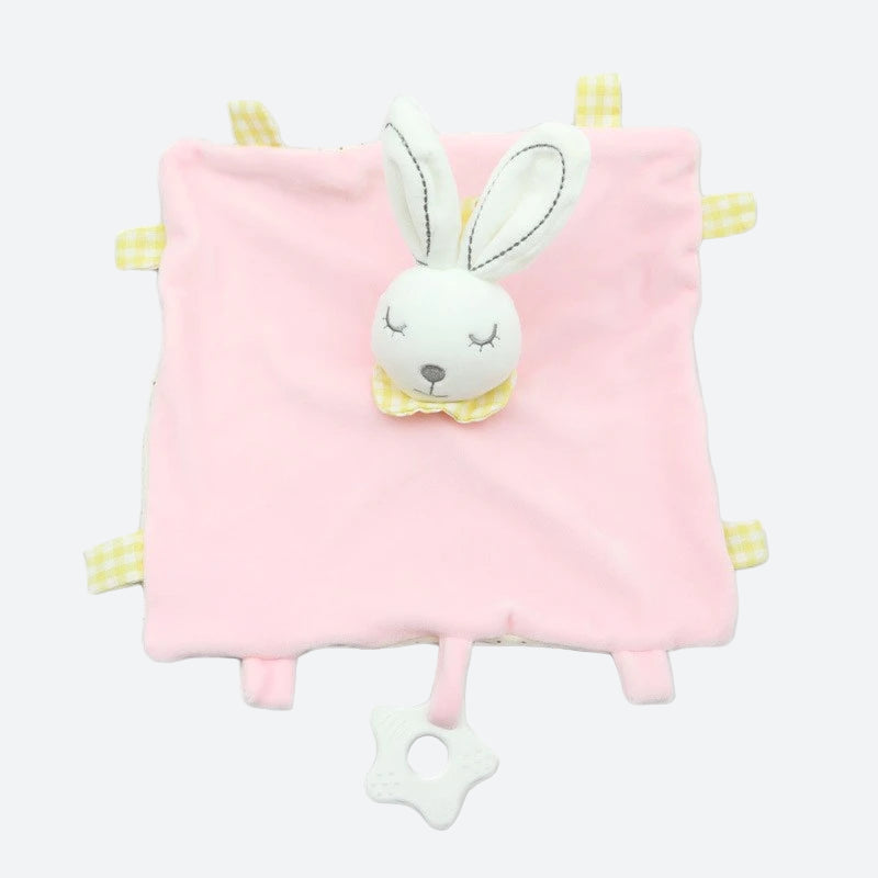 doudou lapin blanc avec étiquettes, t-shirt à fleur rose et anneau de suspension. doudou lapin/ doudou blanc/ doudou plat/ doudou peluche/ doudou étiquettes/ doudou garçon / doudou tout doux/ doudou fille / doudou bébé / doudou rose / anneau de dentition /