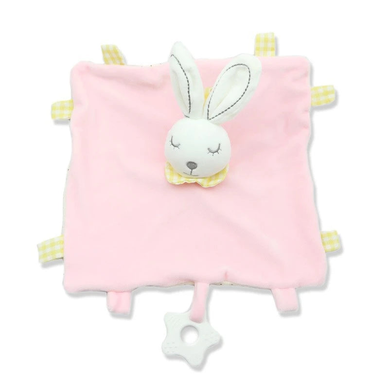 doudou lapin blanc avec étiquettes, t-shirt à fleur rose et anneau de suspension. doudou lapin/ doudou blanc/ doudou plat/ doudou peluche/ doudou étiquettes/ doudou garçon / doudou tout doux/ doudou fille / doudou bébé / doudou rose / anneau de dentition /