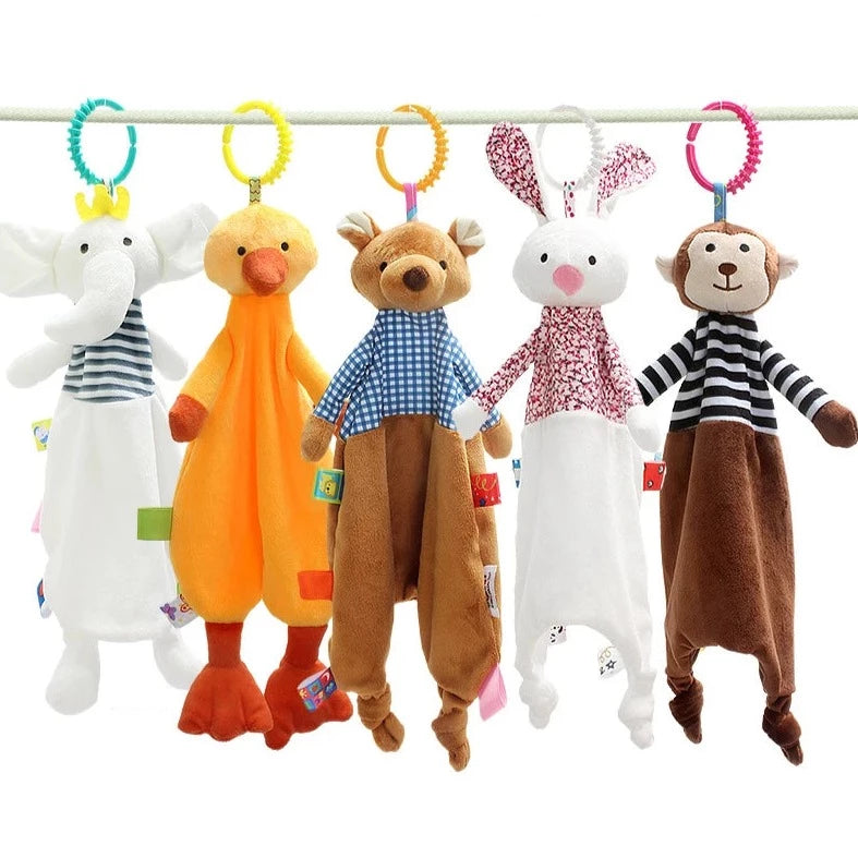 5 doudous suspendu, doudou éléphant blanc, doudou canard jaune, doudou ours brun, doudou lapin blanc, doudou singe marron 