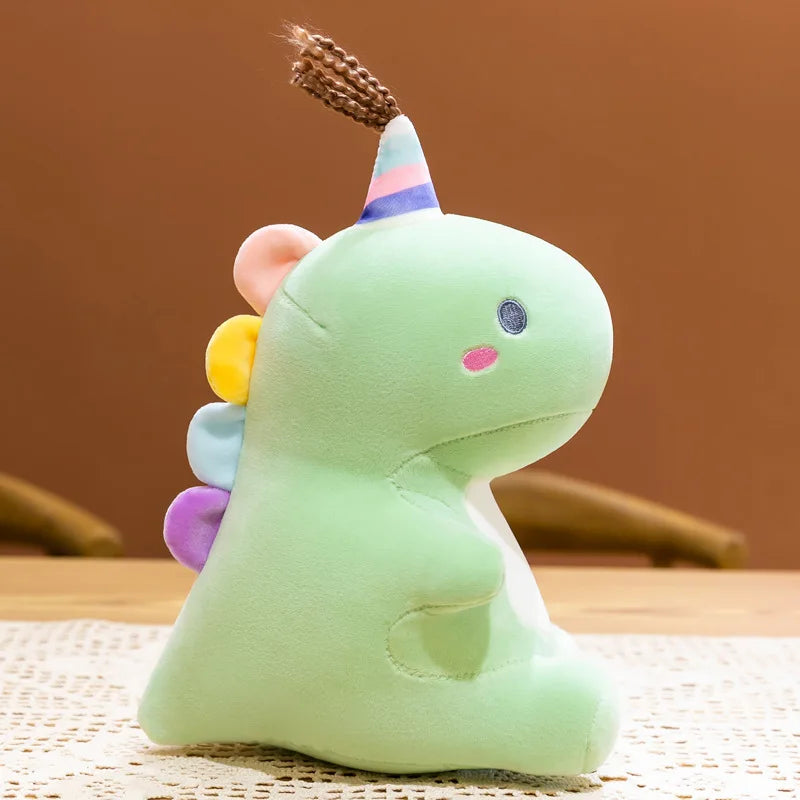 peluche dinosaure licorne verte avec pompons et crête multicolore