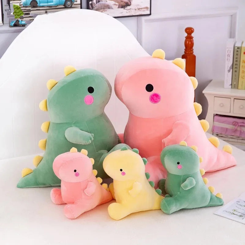 peluche dinosaure vert avec crête jaune, avec peluche dinosaure jaune avec crête verte , avec peluche dinosaure rose avec crête jaune