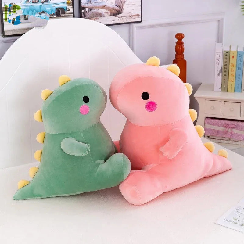 peluche dinosaure vert avec crête jaune, avec peluche dinosaure rose avec crête jaune Image