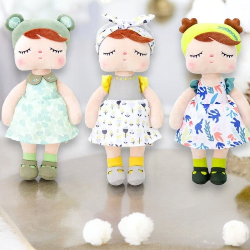 JUDITH, RIMA et CLARA sont cote à cote sur cette image