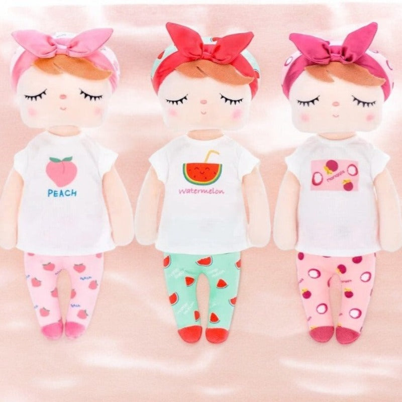 PATY-ARIA-MASHA sont cote à cote sur cette image