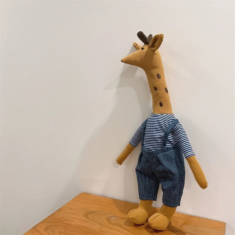 Doudou girafe habillée en bleu 