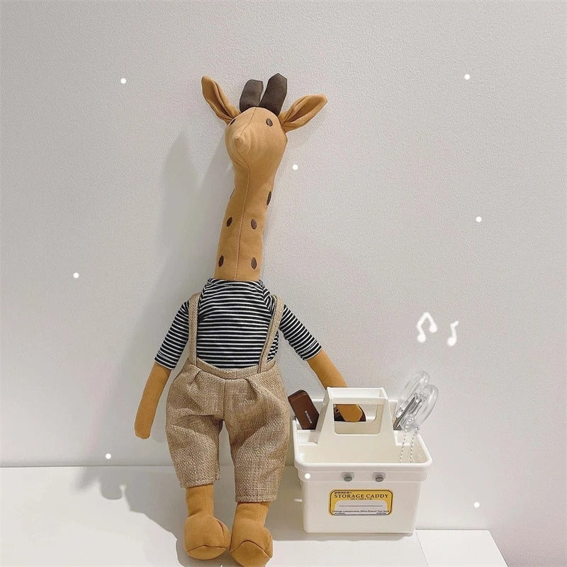 Doudou girafe habillée en marron 