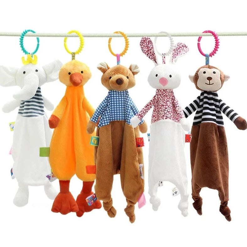 5 doudous suspendu, doudou éléphant blanc, doudou canard jaune, doudou ours brun, doudou lapin blanc, doudou singe marron. doudou ours/ doudou marron/ doudou plat/ doudou peluche/ doudou étiquettes/ doudou garçon / doudou tout doux/ doudou fille / doudou bébé/ doudou éléphant/ doudou canard / doudou ours / doudou lapin / doudou singe Image