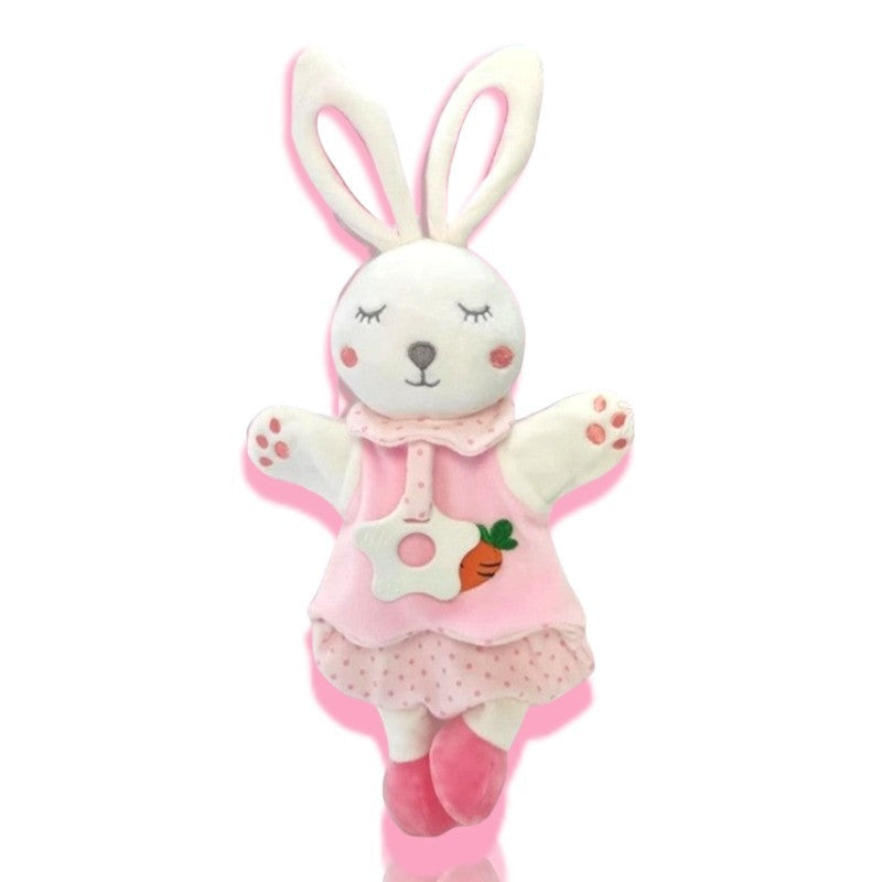 doudou lapin blanc avec étiquettes, t-shirt à fleur rose et anneau de suspension. doudou lapin/ doudou blanc/ doudou plat/ doudou peluche/ doudou étiquettes/ doudou garçon / doudou tout doux/ doudou fille / doudou bébé / doudou rose / anneau de dentition /