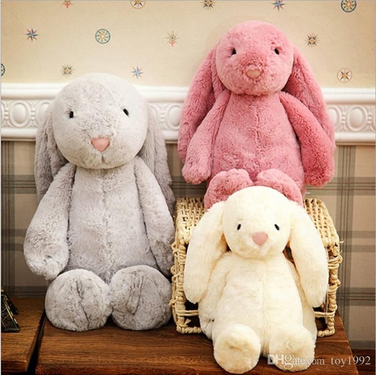 Plongez dans un monde de douceur et d'adorabilité avec TIFFANY, la peluche lapin disponible en 6 couleurs et 3 tailles différentes. Avec son pelage doux et son regard tendre, TIFFANY deviendra rapidement le compagnon préféré de votre enfant, prêt à partager d'innombrables moments de jeux et de câlins.