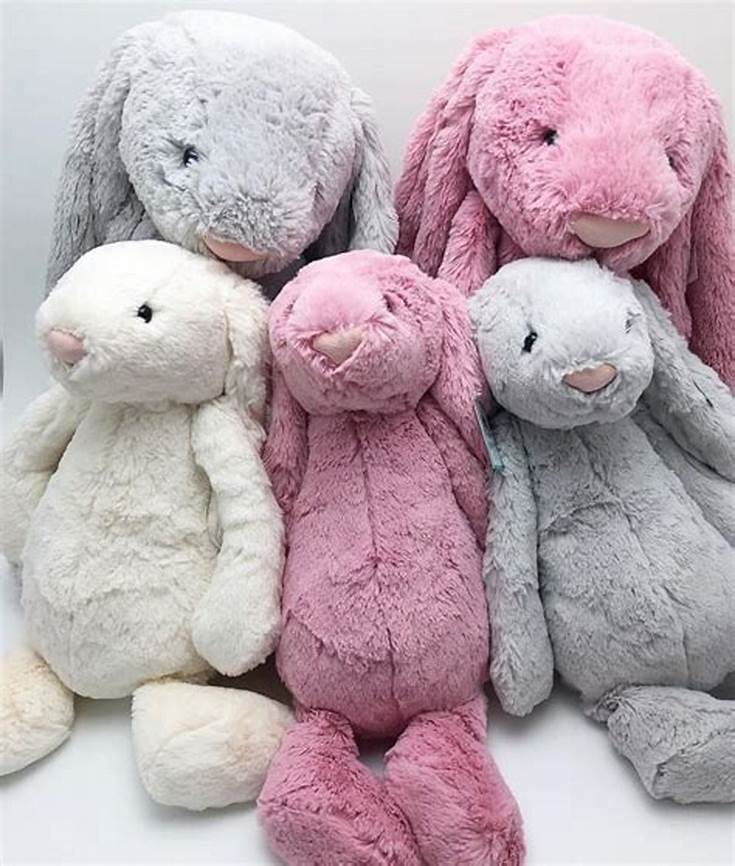 Plongez dans un monde de douceur et d'adorabilité avec TIFFANY, la peluche lapin disponible en 6 couleurs et 3 tailles différentes. Avec son pelage doux et son regard tendre, TIFFANY deviendra rapidement le compagnon préféré de votre enfant, prêt à partager d'innombrables moments de jeux et de câlins.