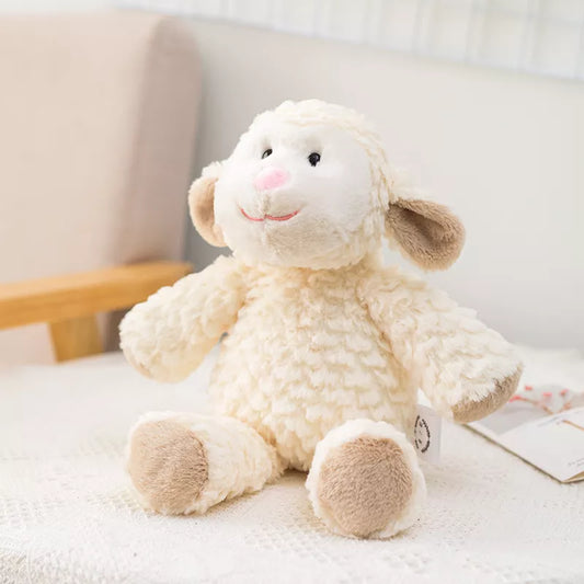 peluche mouton crème posé sur le canapé tissu crème