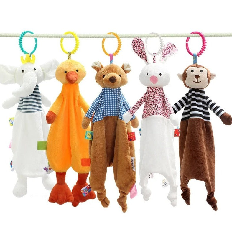 5 doudous suspendu, doudou éléphant blanc, doudou canard jaune, doudou ours brun, doudou lapin blanc, doudou singe marron. doudou ours/ doudou marron/ doudou plat/ doudou peluche/ doudou étiquettes/ doudou garçon / doudou tout doux/ doudou fille / doudou bébé/ doudou éléphant/ doudou canard / doudou ours / doudou lapin / doudou singe Image