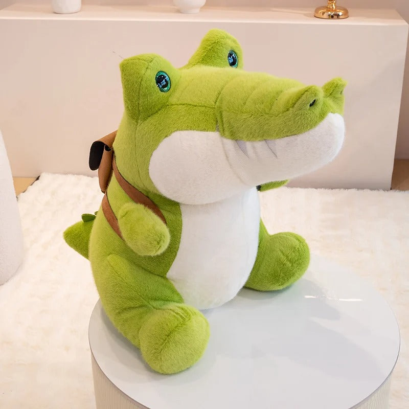 Peluche crocodile à sac à dos de profil