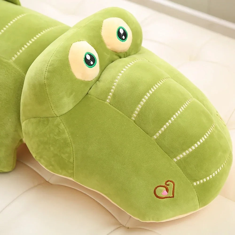Peluche crocodile verte zoom sur la tete du crocodile Image