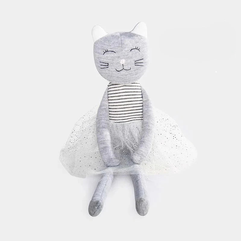 MOUSHI, le chat en peluche de 36 cm, est un compagnon plein de malice et de douceur. Avec ses oreilles blanches et sa jupe scintillante, elle apporte une touche de féérie à chaque instant de jeu.