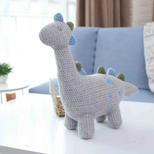 KAMIL est une peluche enfant dinosaure adorable et douce, parfaite pour stimuler l'imagination et encourager le jeu créatif. Avec ses 25 cm de hauteur, KAMIL est facile à manipuler et à câliner, offrant des heures de divertissement ludique.