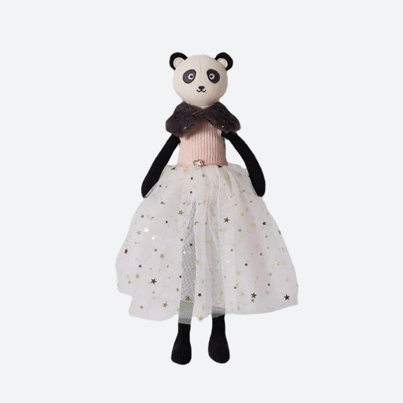 PICILLA, le panda en peluche de 38 cm, est une amie douce et élégante. Avec sa jupe en tulle et son haut rose côtelé, elle apporte une touche de féerie à chaque moment de jeu.