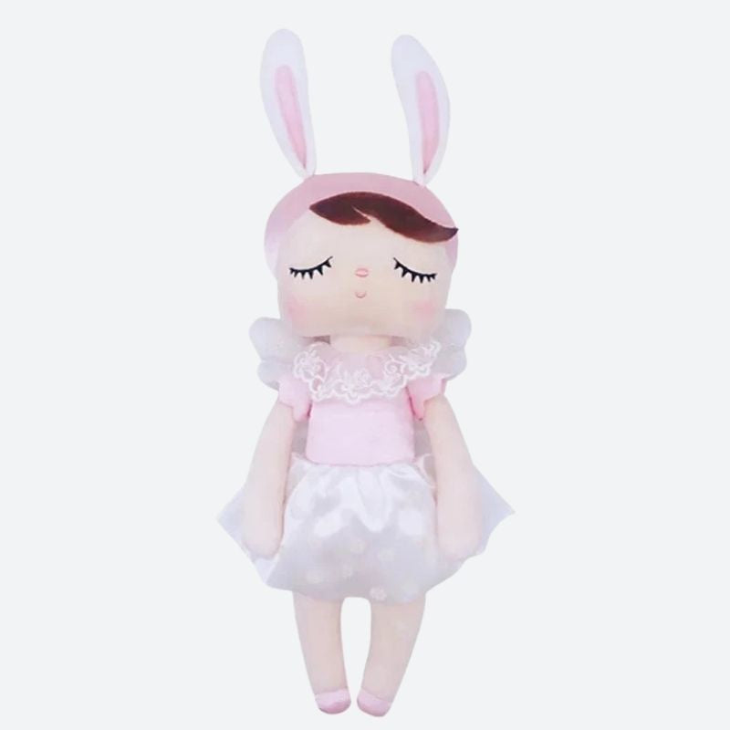 JESSICA, le doudou fée Dolls, est une compagne magique conçue pour éveiller l'imagination de votre enfant. Avec sa robe de princesse blanche et ses oreilles de lapin blanches et roses, cette adorable fée de 34 cm deviendra rapidement le meilleur ami de votre petit(e), lui offrant confort et enchantement tout au long de la journée. Image