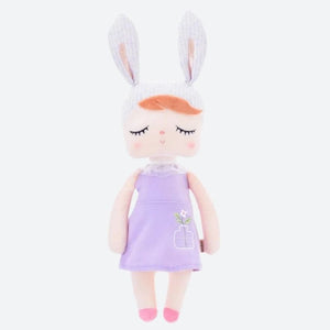 SYLVIE, le doudou fée Dolls, est une compagne magique de 34 cm, conçue pour émerveiller votre enfant. Avec ses oreilles de lapin claires et sa robe violette, cette adorable fée rousse devient rapidement le meilleur ami de votre petit(e), lui offrant réconfort et enchantement tout au long de la journée.