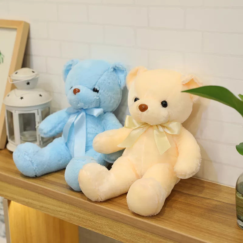 Découvrez la magie de l'enfance avec JEAN-MARC, le doudou peluche bébé ours disponible en 10 couleurs. Avec ses 30 cm de tendresse et son élégant noeud au cou, JEAN-MARC est prêt à devenir le compagnon de jeu préféré de votre tout-petit.