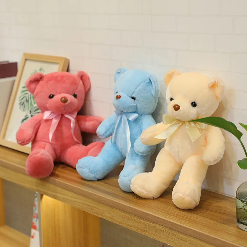 Découvrez la magie de l'enfance avec JEAN-MARC, le doudou peluche bébé ours disponible en 10 couleurs. Avec ses 30 cm de tendresse et son élégant noeud au cou, JEAN-MARC est prêt à devenir le compagnon de jeu préféré de votre tout-petit.