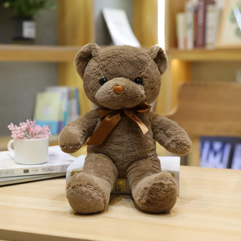 Découvrez la magie de l'enfance avec JEAN-MARC, le doudou peluche bébé ours disponible en 10 couleurs. Avec ses 30 cm de tendresse et son élégant noeud au cou, JEAN-MARC est prêt à devenir le compagnon de jeu préféré de votre tout-petit.