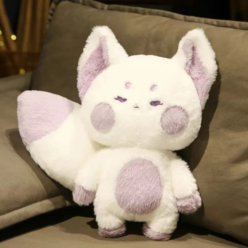  ALI, le doudou peluche renard aux multiples couleurs éclatantes et aux yeux d'or étincelants. Disponible en deux tailles, 60cm et 100cm, ALI apportera une touche de magie à chaque étreinte.