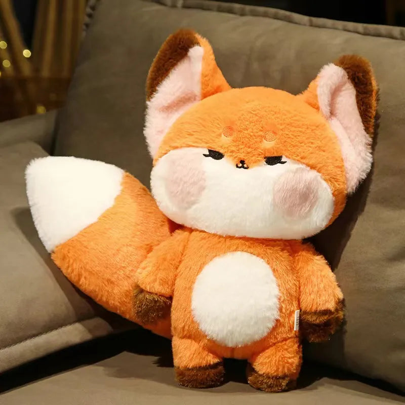  ALI, le doudou peluche renard aux multiples couleurs éclatantes et aux yeux d'or étincelants. Disponible en deux tailles, 60cm et 100cm, ALI apportera une touche de magie à chaque étreinte.