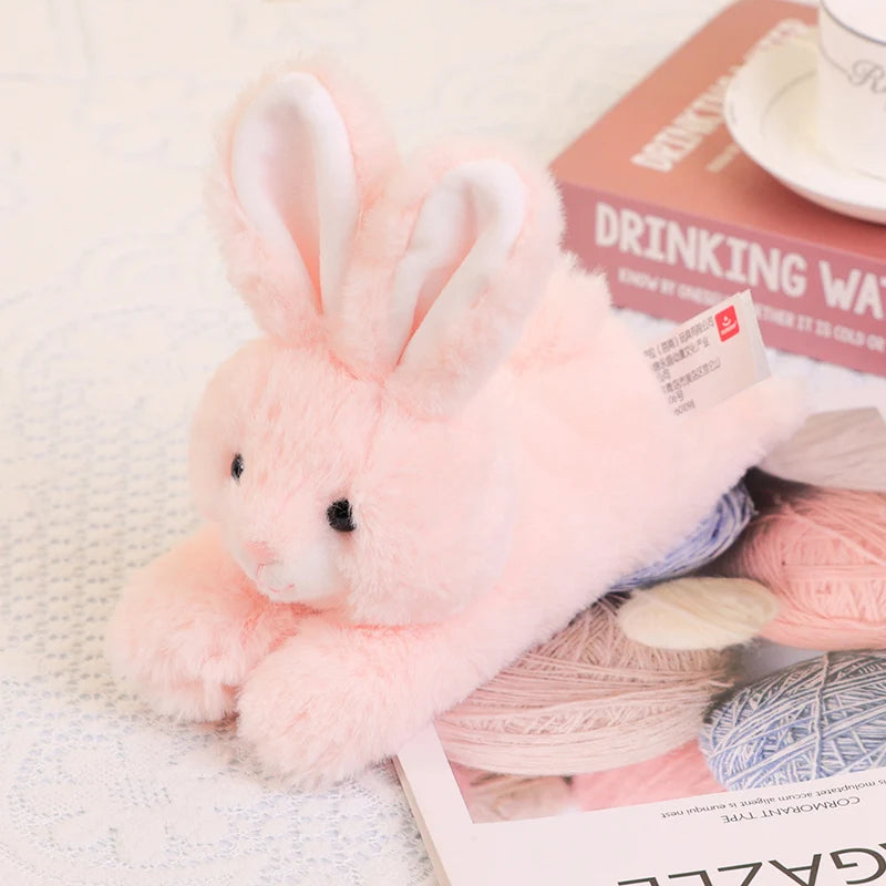 Découvrez PEPITO, le mini doudou lapin bracelet, un compagnon adorable et pratique pour votre bébé. Doux, câlin et polyvalent, PEPITO peut être porté comme un bracelet ou attaché à divers équipements pour bébé, offrant ainsi un réconfort constant à votre petit lors de ses déplacements.