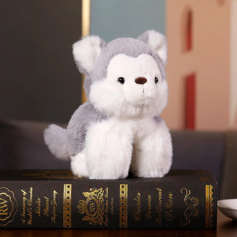 Découvrez TUTCHI, le mini doudou bracelet chien, un compagnon adorable et pratique pour votre bébé. Grâce à sa taille compacte et à sa conception polyvalente, TUTCHI peut être porté comme un bracelet ou attaché à divers équipements pour bébé, offrant ainsi un réconfort constant à votre petit. Image