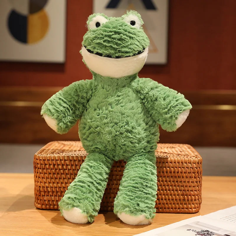 Découvrez RAY, la grenouille verte en peluche, mesurant 35 cm. Avec son pelage doux et son regard espiègle, RAY est prêt à devenir le compagnon de jeu et de câlins préféré de votre enfant.