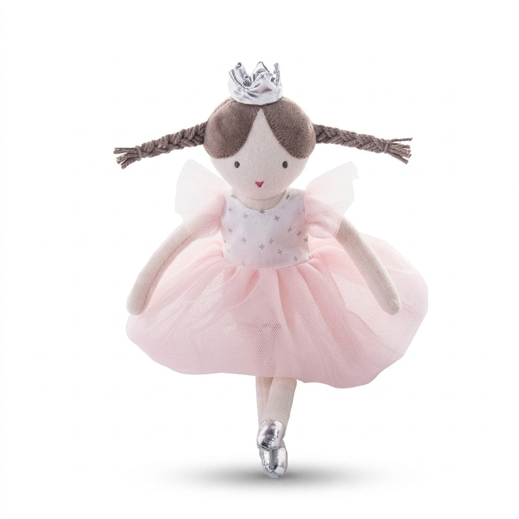 Poupée ballerine à nattes, couronne argentée et tutu rose, debout sur une pointe