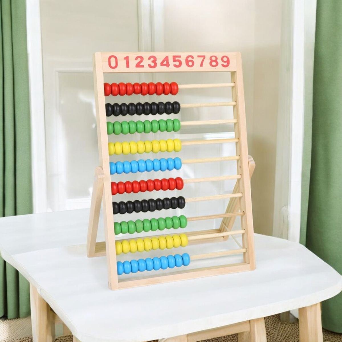 Boulier en bois sur une table d'enfant Image