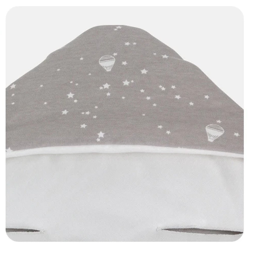 Détail de la capuche du nid d'ange cosy