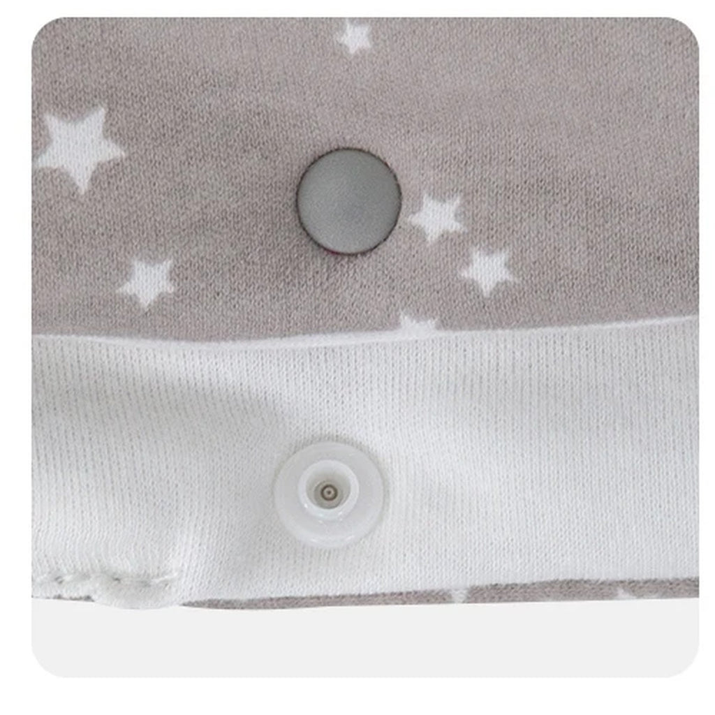 Détail d'un bouton-pression du nid d'ange cosy