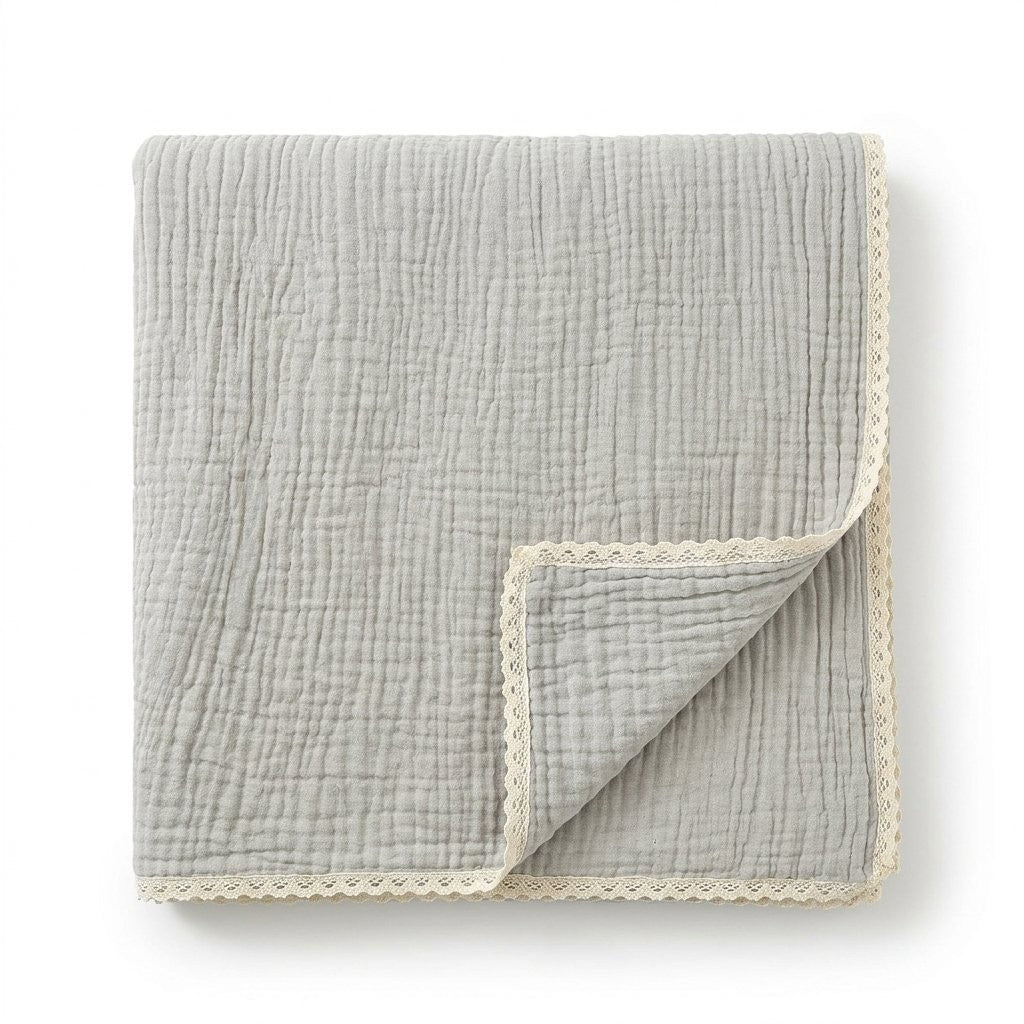 Couverture en gaze de coton gris, bordure dentelle