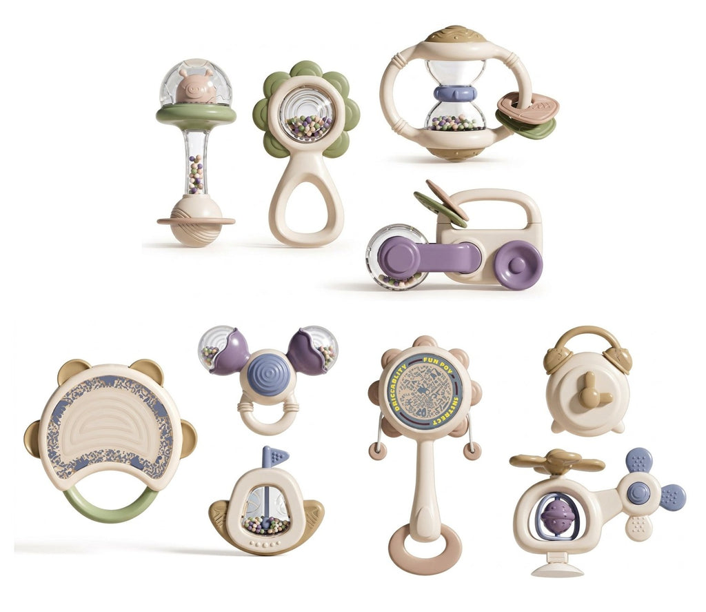 Les 10 hochets du coffret naissance sur fond blanc