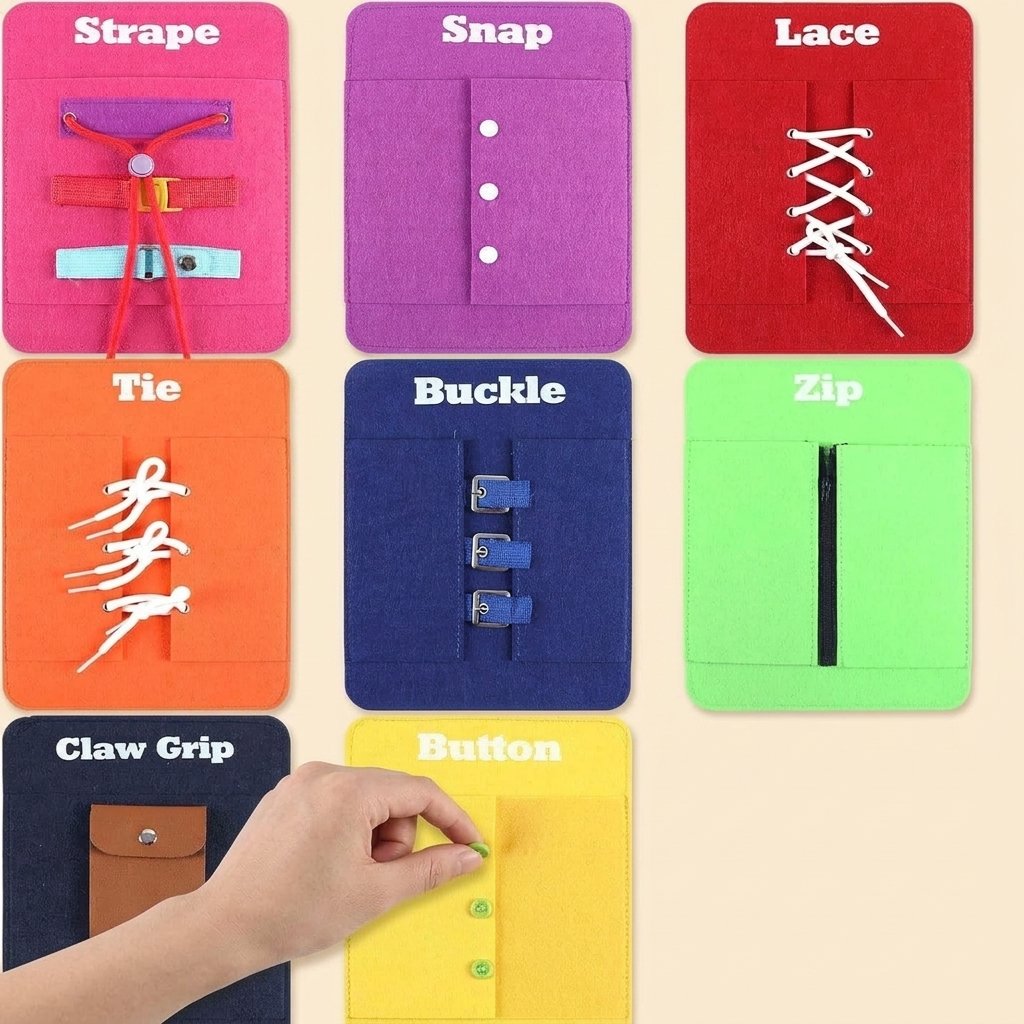 Main passant un bouton dans une boutonnière de la planche jaune
