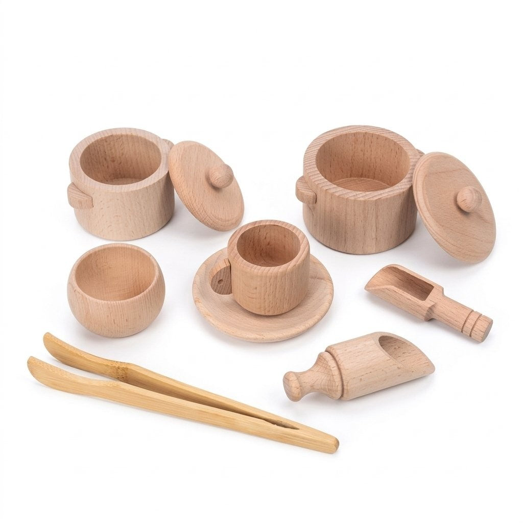Dinette en bois de hêtre brut : deux marmites, bol, tasse et soucoupe, pelles et pince