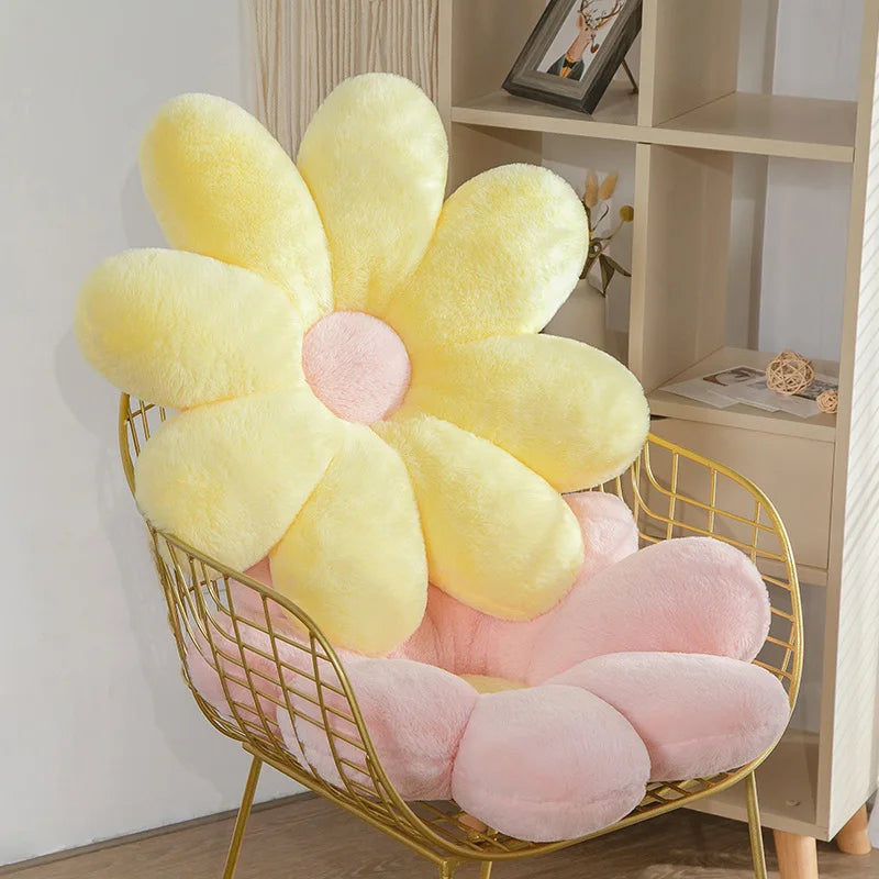 Découvrez la beauté florale avec le doudou géant fleurs XL - ELLA. Disponible en 8 coloris éblouissants, chaque peluche représente une fleur géante, offrant à votre enfant des câlins tout en couleurs. Disponible en deux tailles : 55/60cm et 75/80cm.Offrir à votre enfant un compagnon doux et coloré, stimulant son imagination et apportant de la joie à son quotidien.