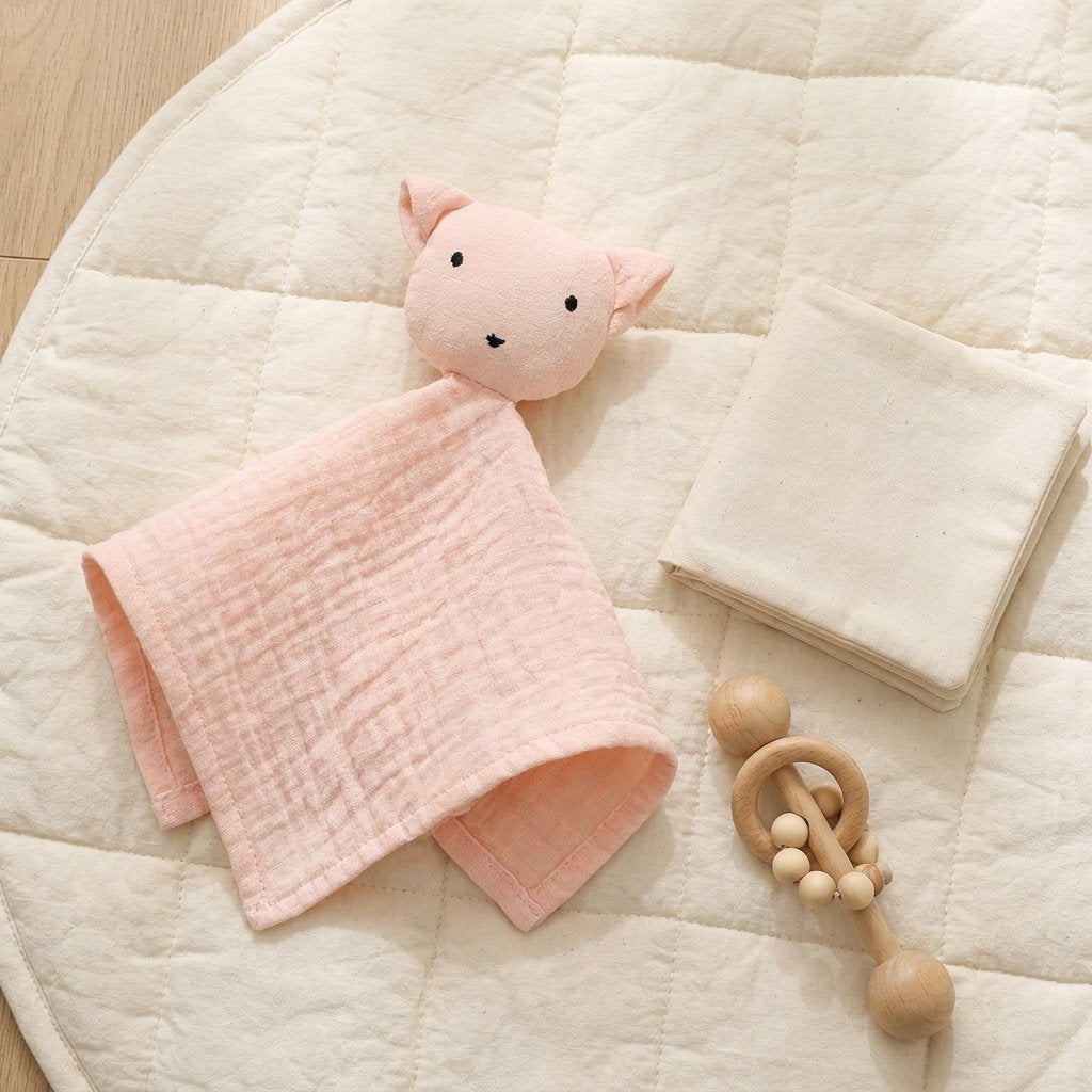 Doudou cochon sur un tapis de jeu Image