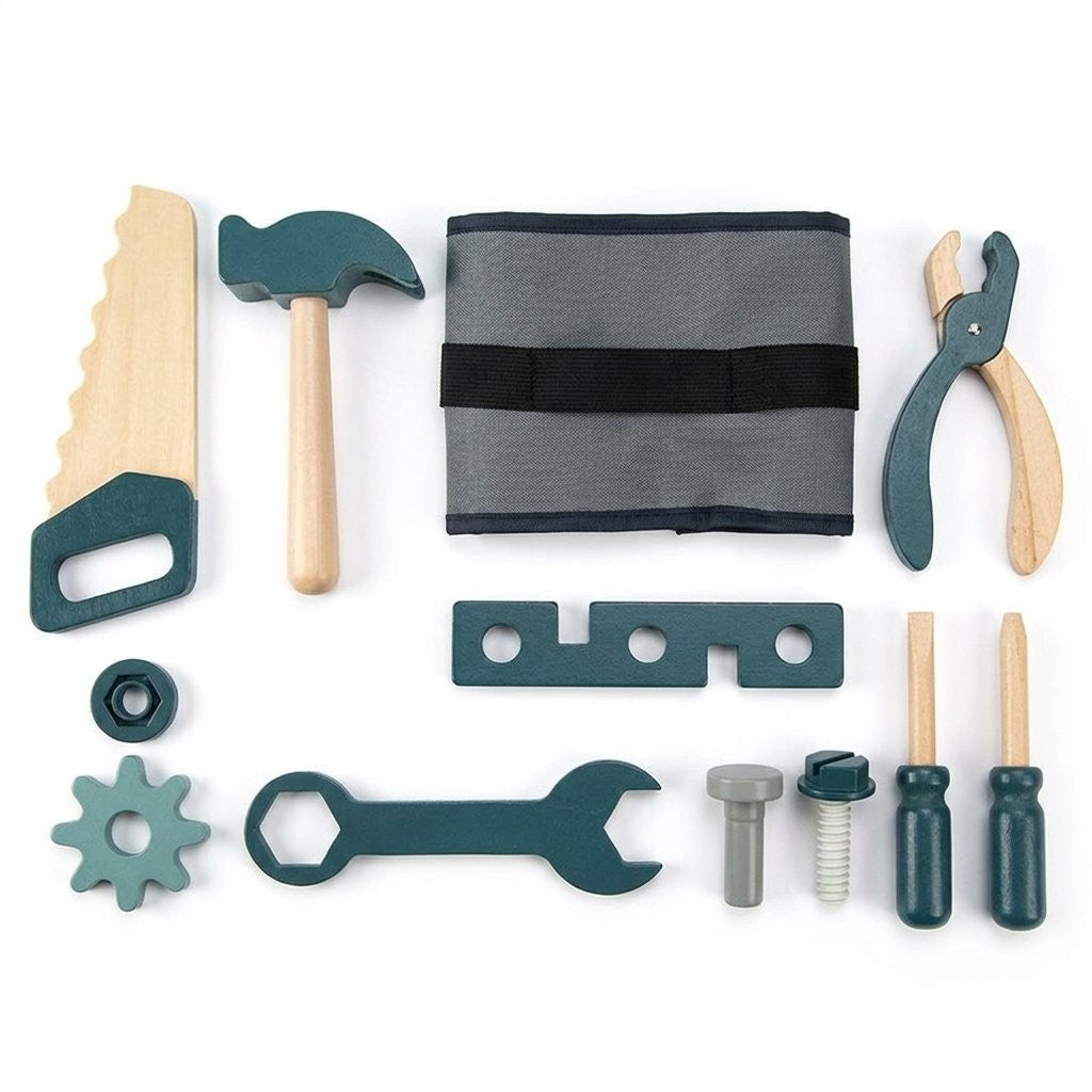 Ceinture à outils et tous les outils en bois sortis côte à côte