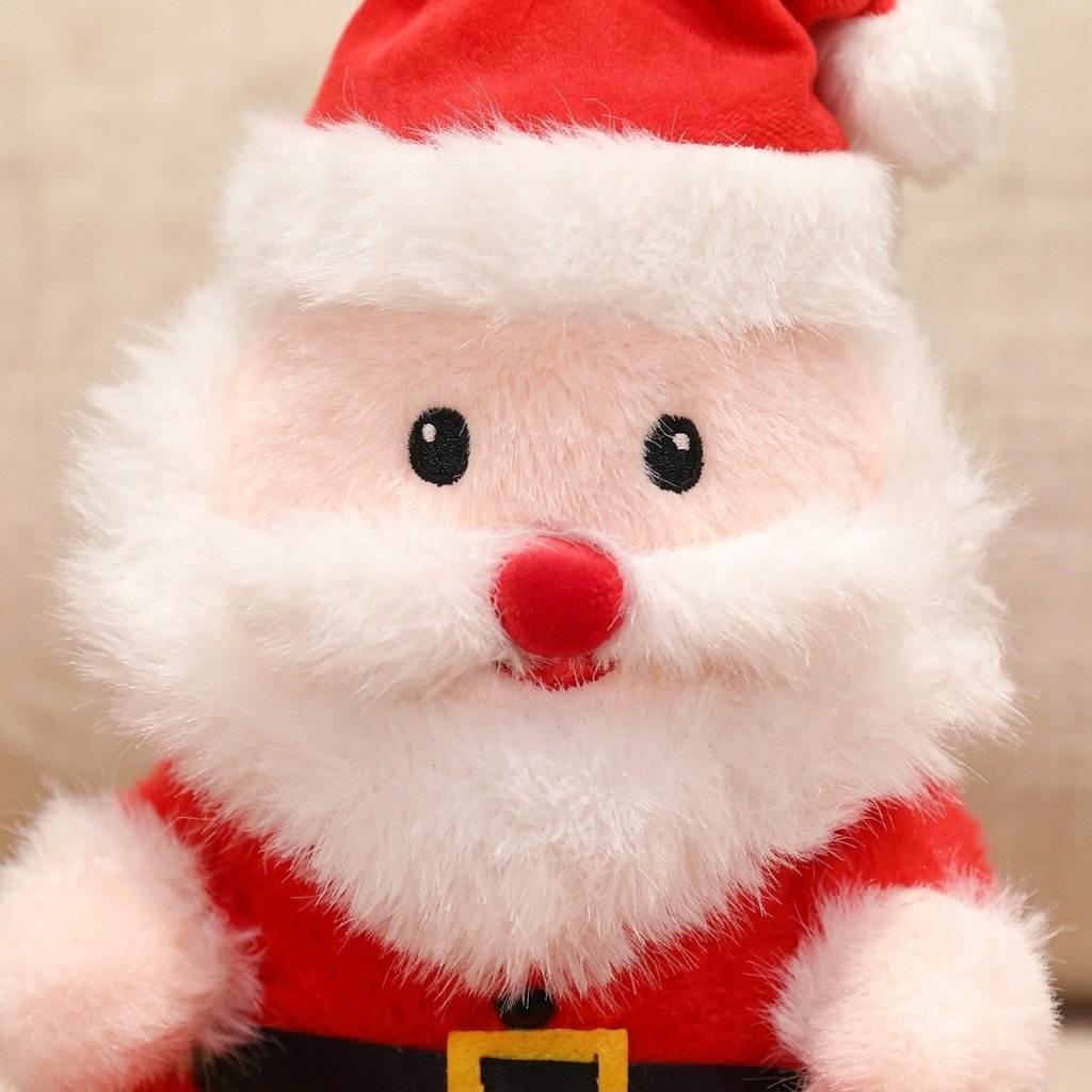 Détail de la barbe et du nez rouge de la peluche Père Noël