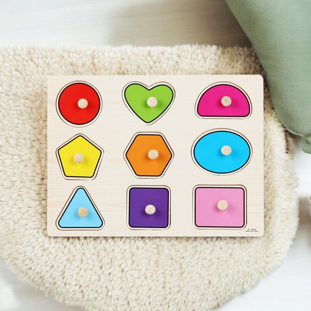 Puzzle à boutons sur un tapis crème