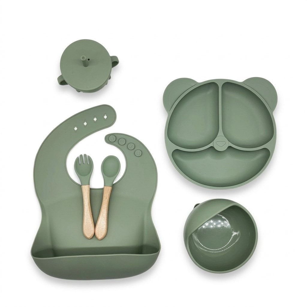 Coffret repas bébé en silicone vert sauge, six pièces